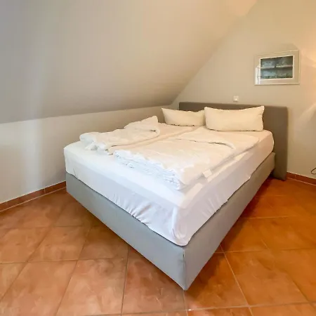 Gruppenhaus Wiesengefluester - Familienfreundlich, Strandnah Und Mit Garten Dom wakacyjny Röbel